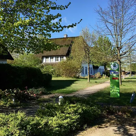 Landhaus Am Haff 아파트